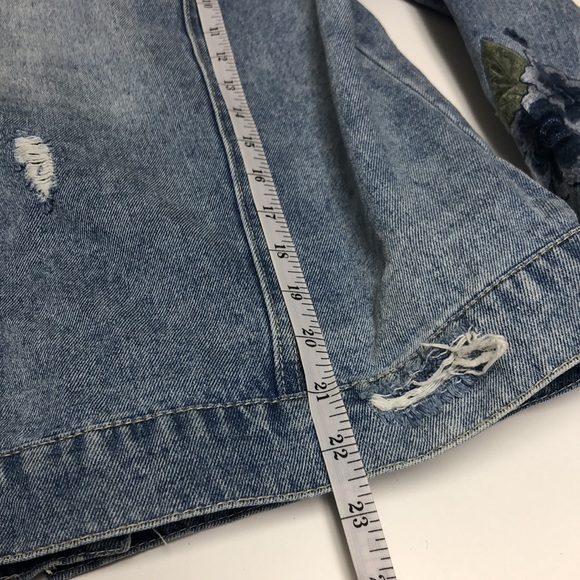 Forever 21 Women’s Distressed Embroidered Denim Jacket Size S - Picture 9 of 11